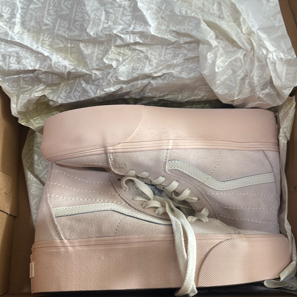 Platform vans 
Sk8-hi 
Size 6.5 men 
8.0 woman 
Pink color